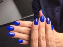 Blauwe gelnagels